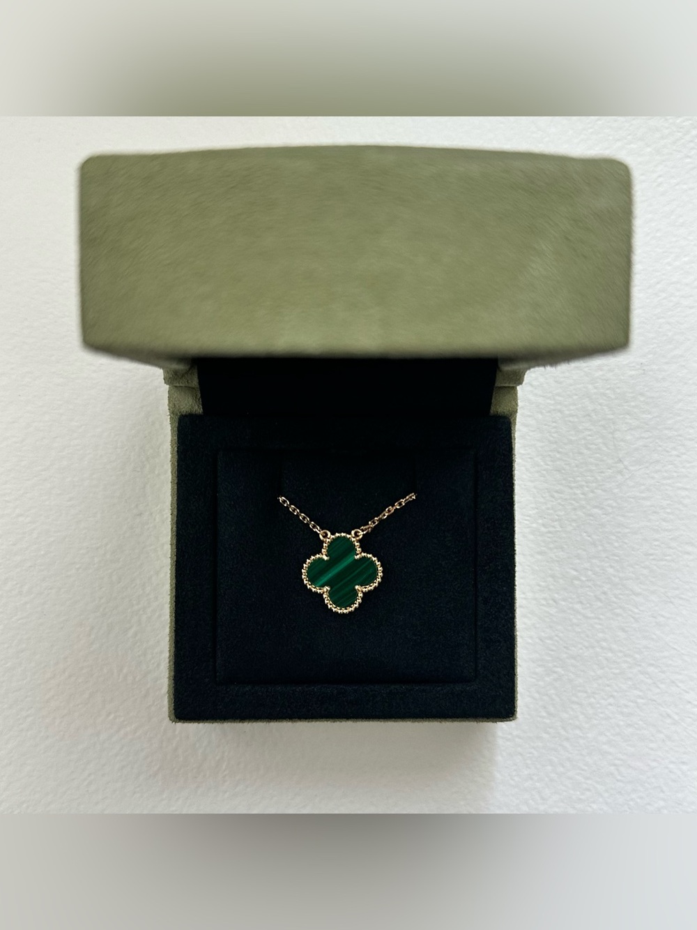 Van Cleef & Arpels Vintage Alhambra Pendant Necklace Malachite 18K Yellow Gold